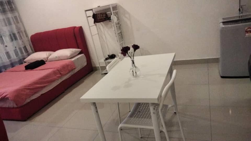 Cozy Studio unit,Cyberjaya,Wifi, Netflix,Free parking Bagian luar foto